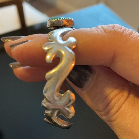 Women’s Turquoise and Silver cuff - Picture 4 of 9